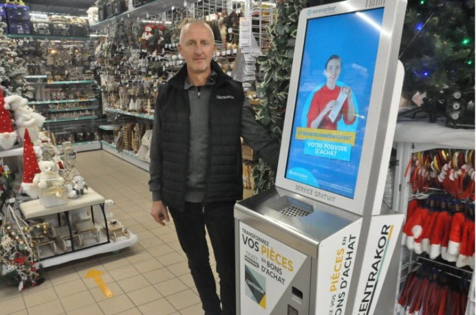 Au magasin Centrakor, une borne transforme la monnaie en bons d’achat